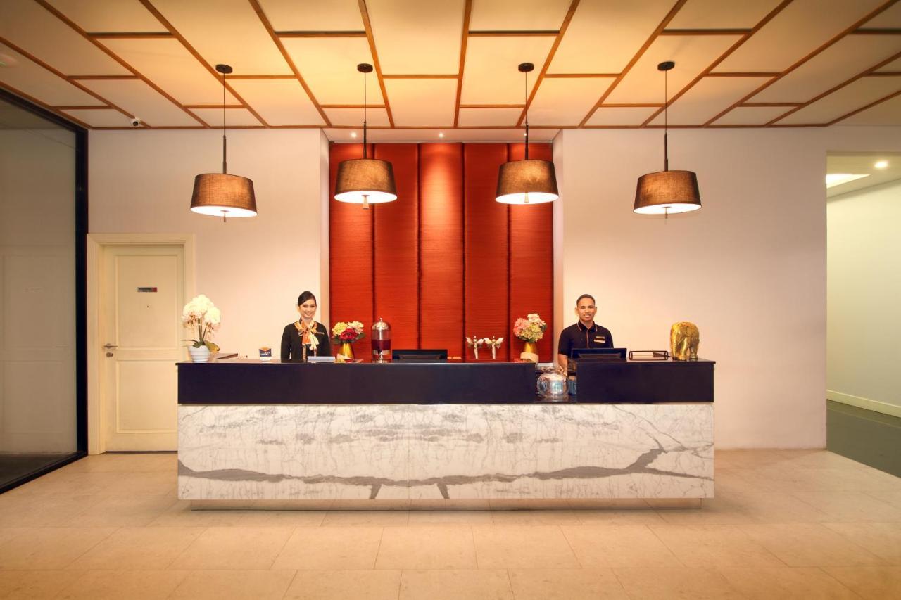Helios Hotel Bone Watampone Exteriör bild